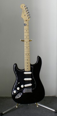 Fender-Black-Strat-2006.jpg